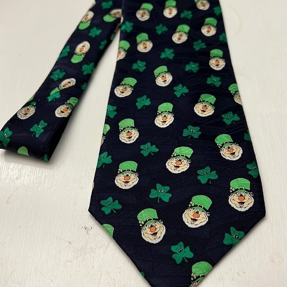 Traditional Craft 100% Silk I’ve Hot Irish Roots leprechaun 3 leaf Clover Tie - Picture 1 of 6